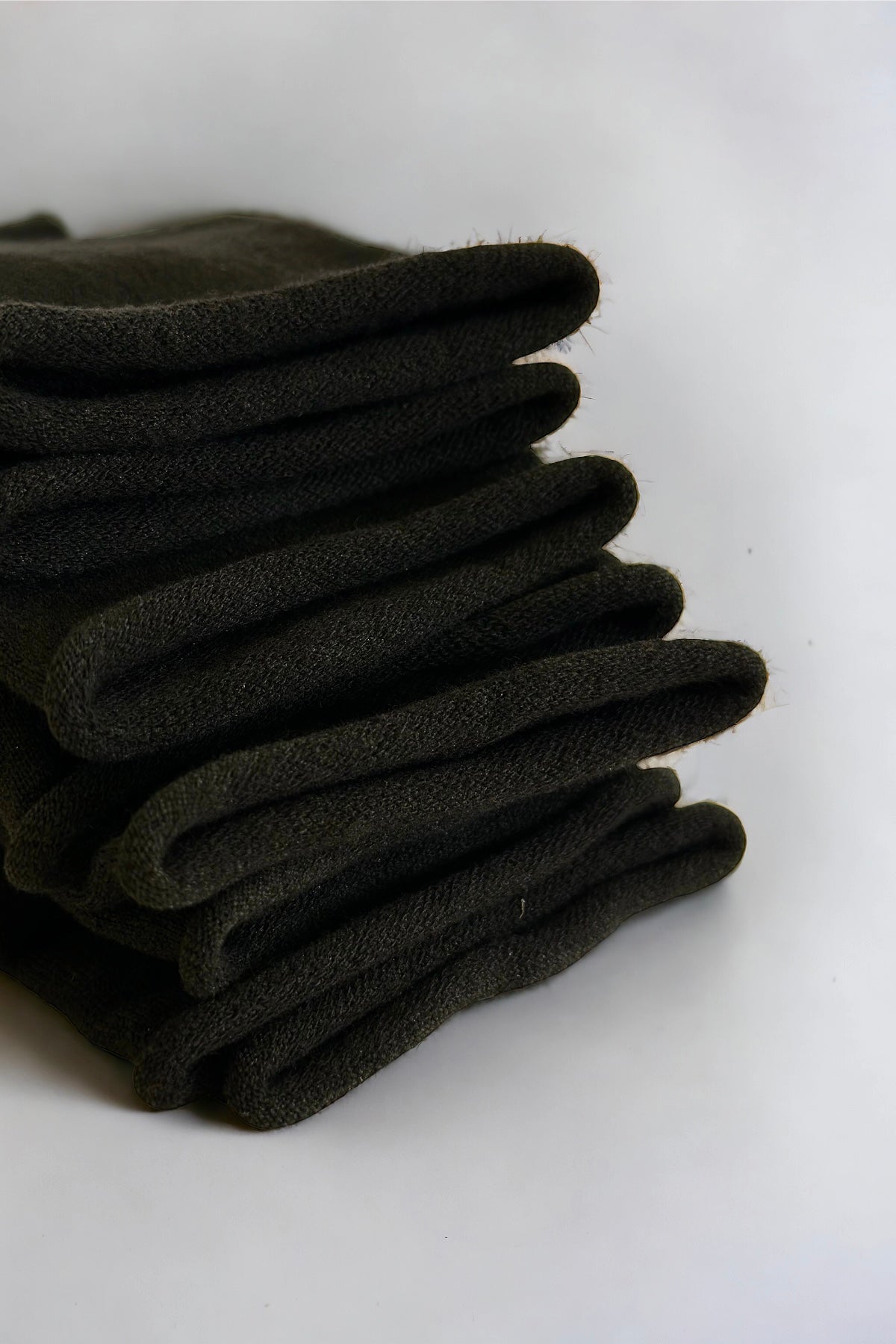 Erkek 4'lü Pamuklu Lastiksiz Siyah-Beyaz Dikişsiz Esnek Iz Bırakmaz Uzun Konç Sıkmayan Çorap